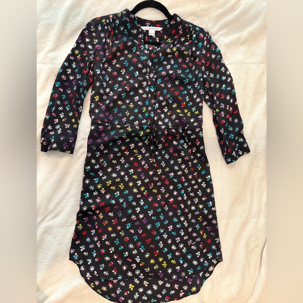 Diane von Furstenberg V-neck Daisy Buds Silk Dress Size 6
